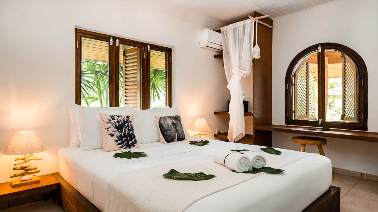 rooms-eden-garden--charm-room