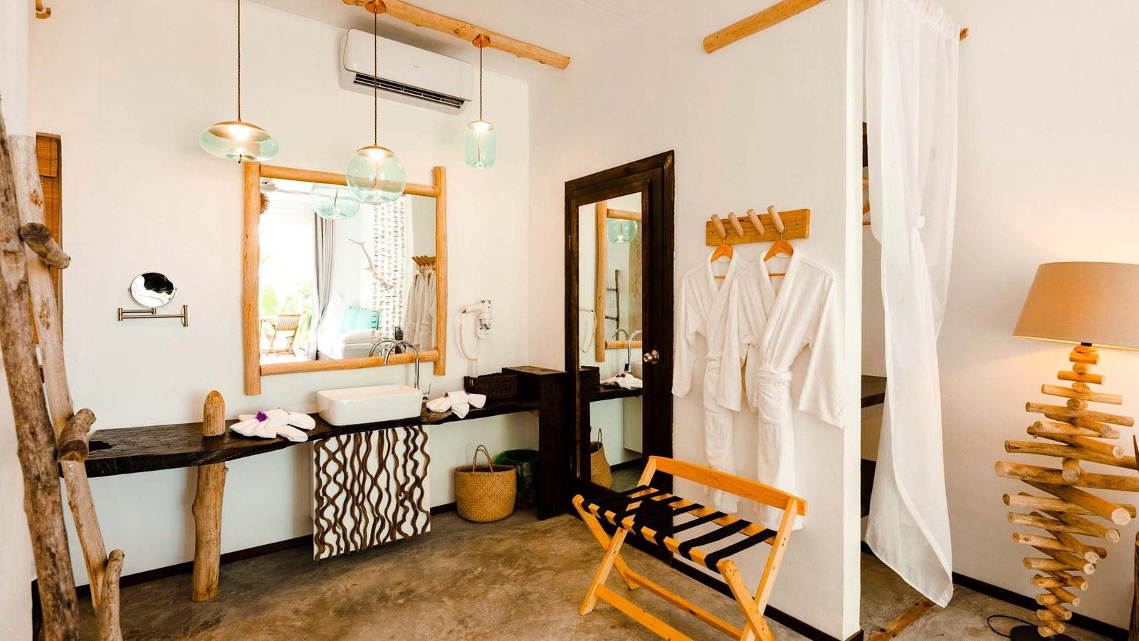 rooms-beach-house--beach-superior-room