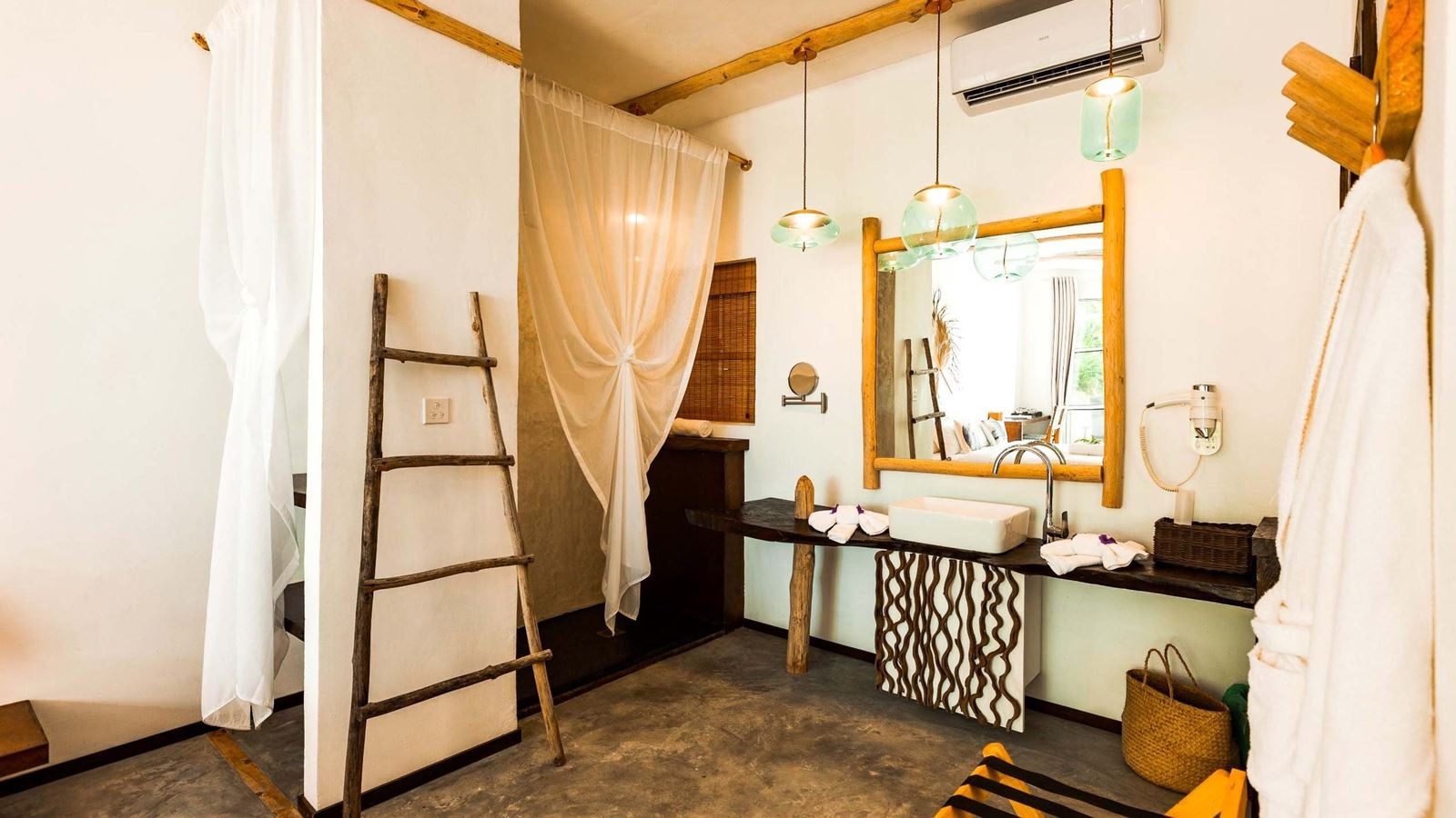 rooms-beach-house--beach-superior-room