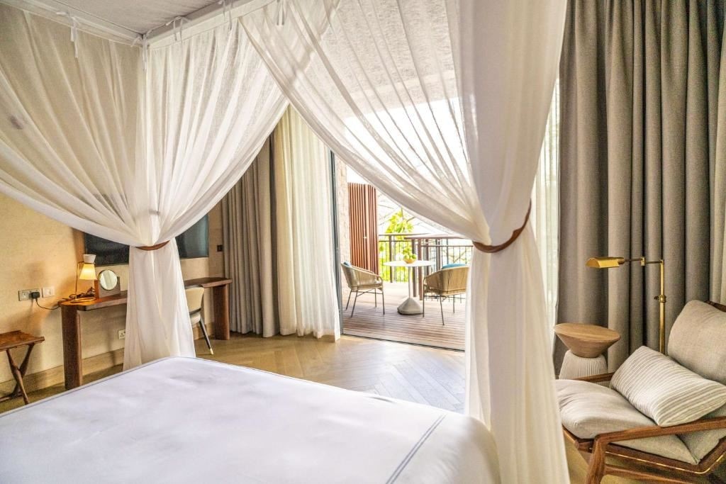 rooms-king-deluxe-room