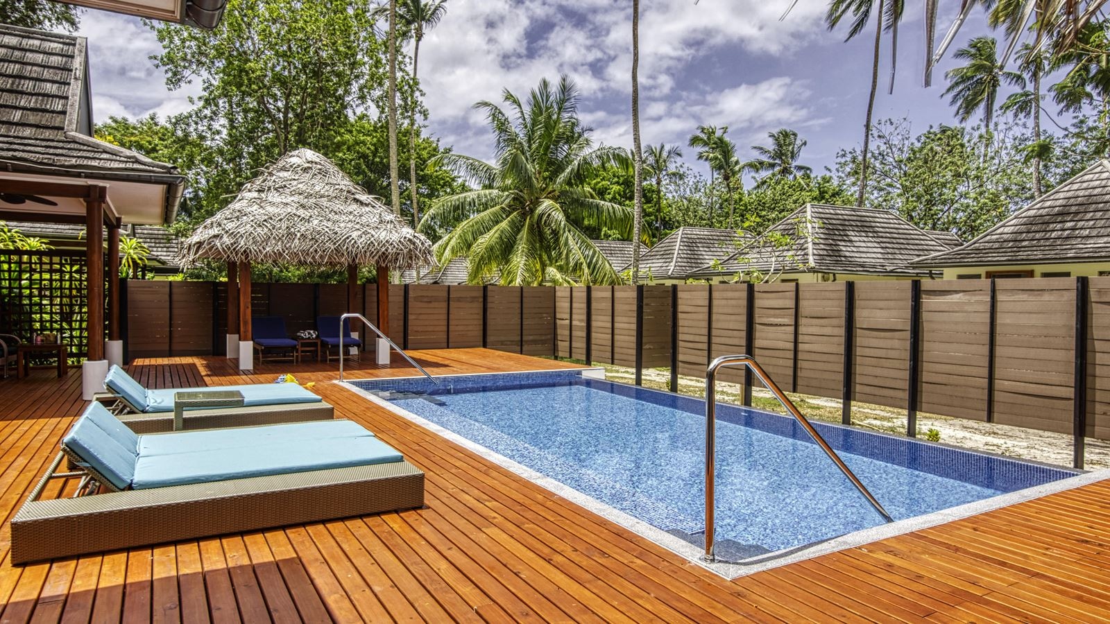 rooms-two-bedroom-garden-oasis-family-pool-villa