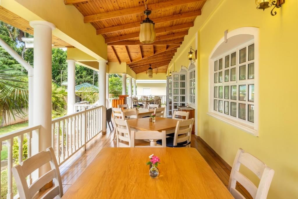 restaurants-restaurant