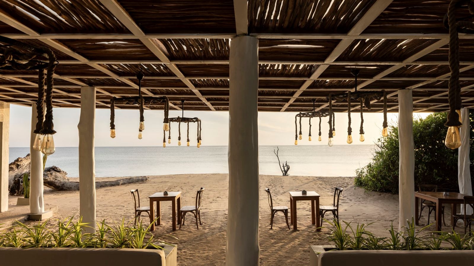 restaurants-beach-bar