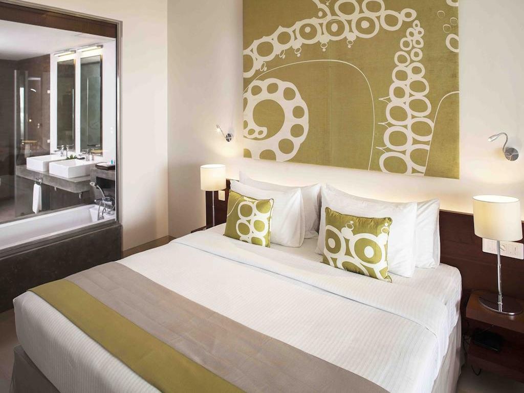 rooms-premium-deluxe-room