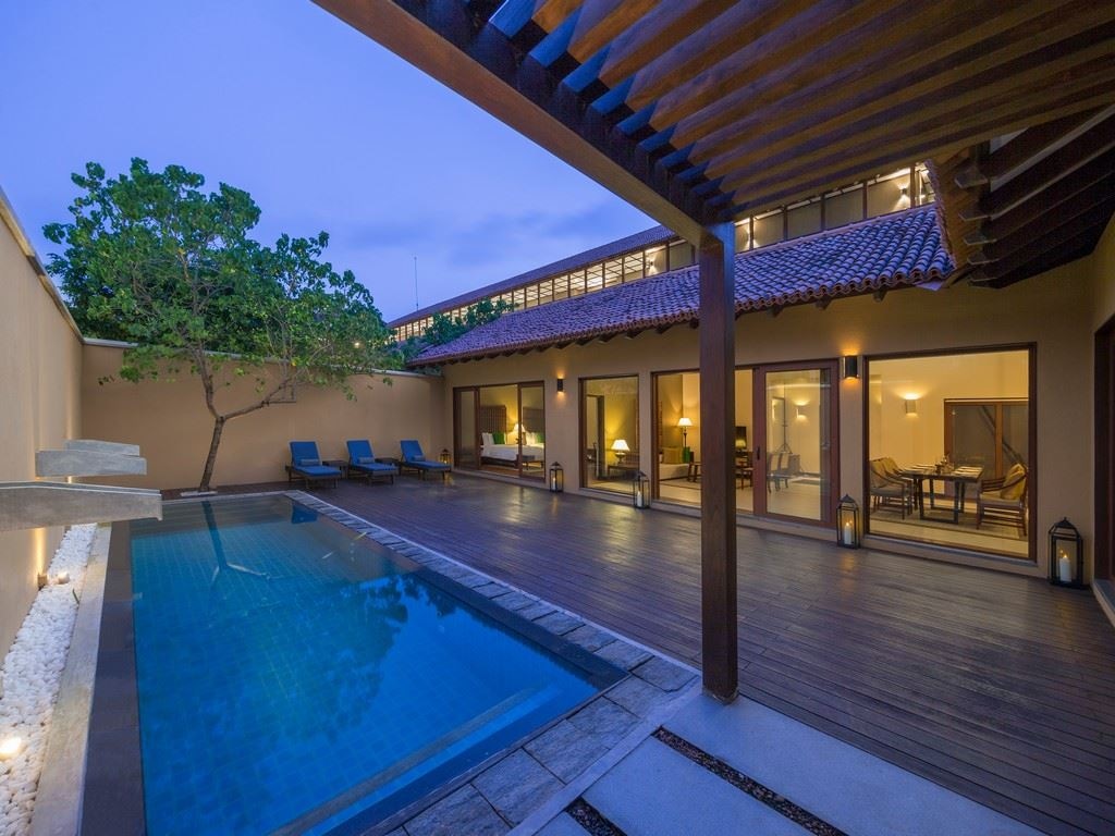 rooms-2-broom-garden-pool-villa