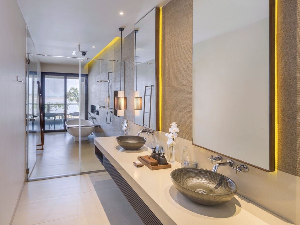 rooms-deluxe-lagoon-view