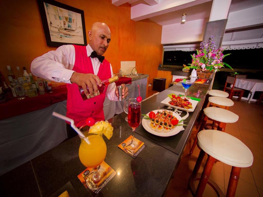 bars-captains-deck-main-bar