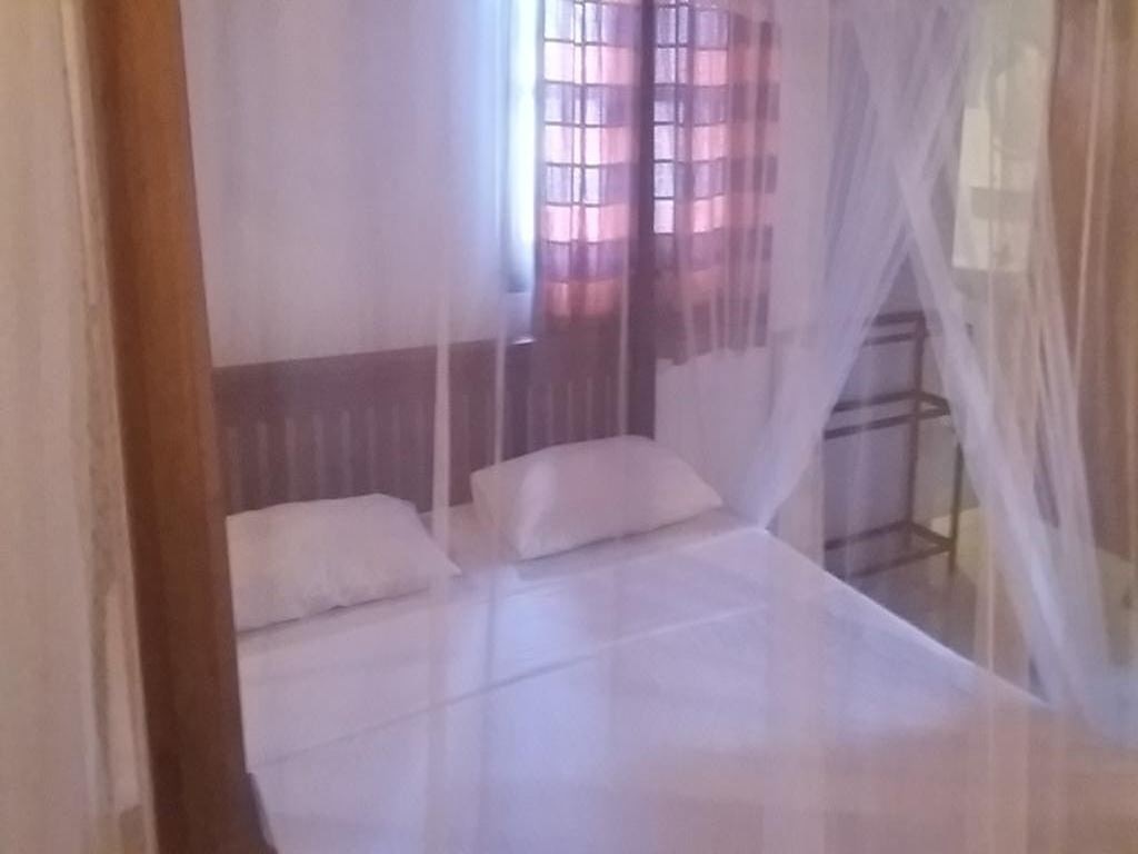 rooms-deluxe-room-ac-with-tv