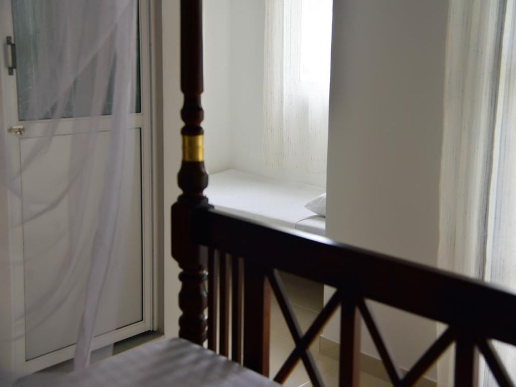 rooms-deluxe-room-ac-with-tv