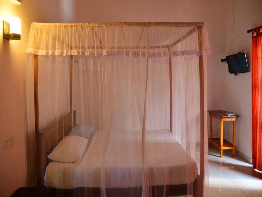 rooms-deluxe-room-ac-with-tv