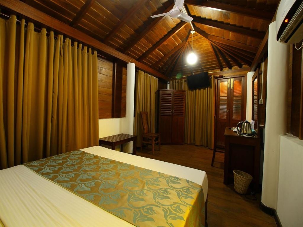 rooms-deluxe-partial-sea-view-and-balcony