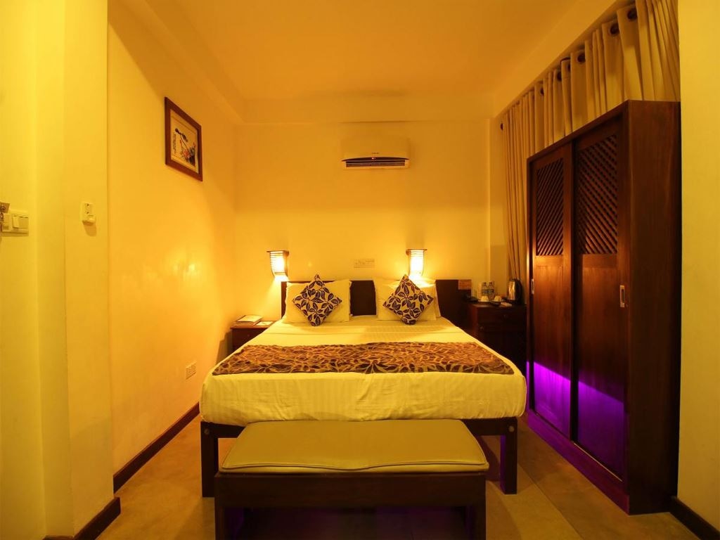 rooms-deluxe-partial-sea-view-and-balcony