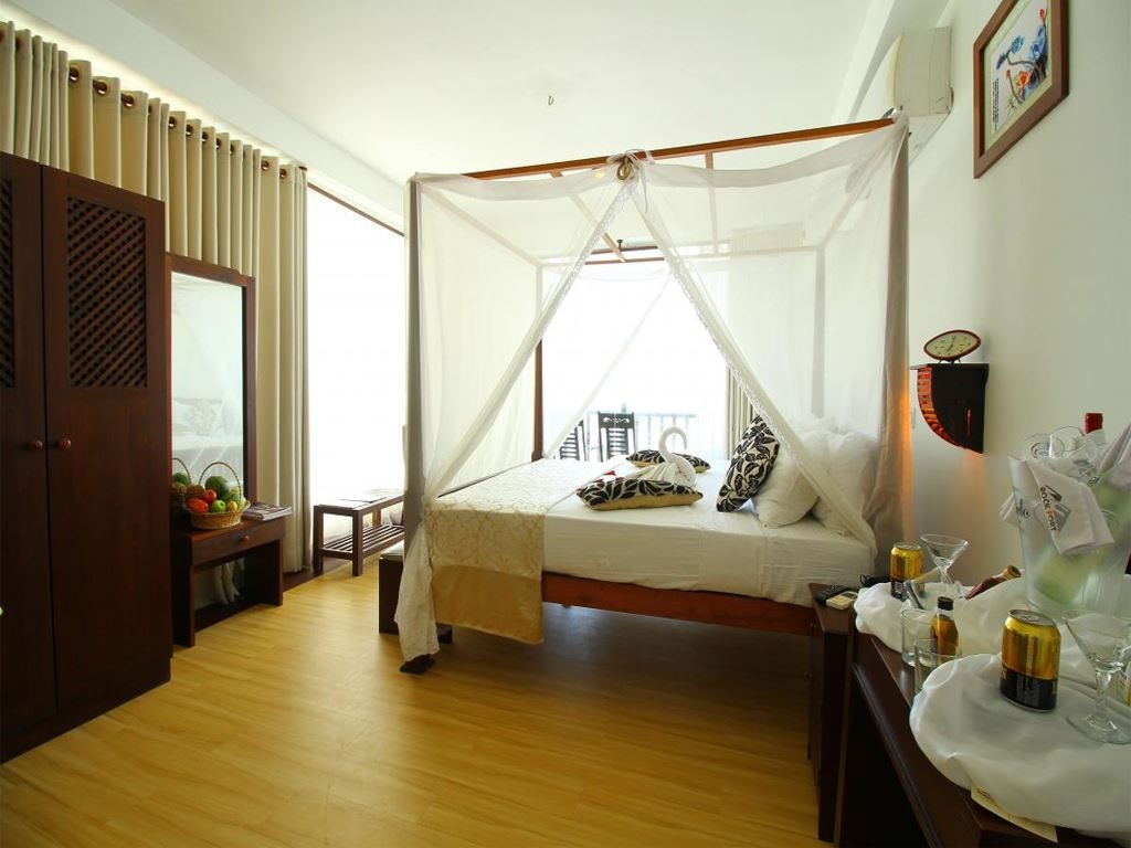 rooms-mini-suite-with-direct-sea-view-and-balcony