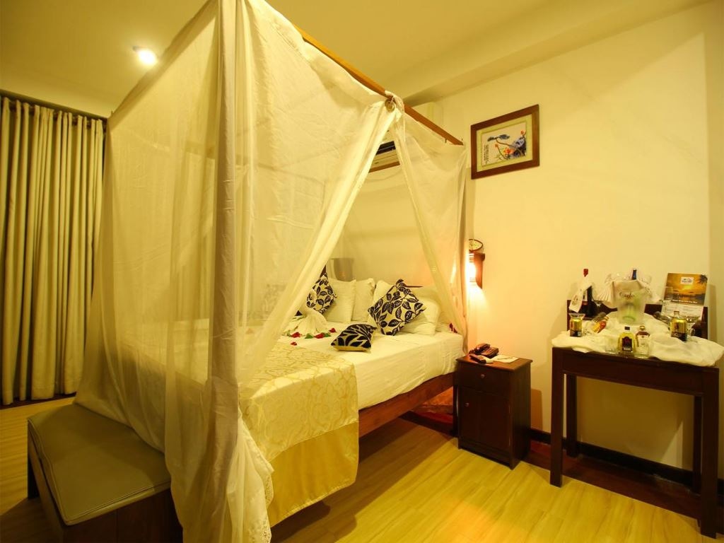 rooms-mini-suite-with-direct-sea-view-and-balcony