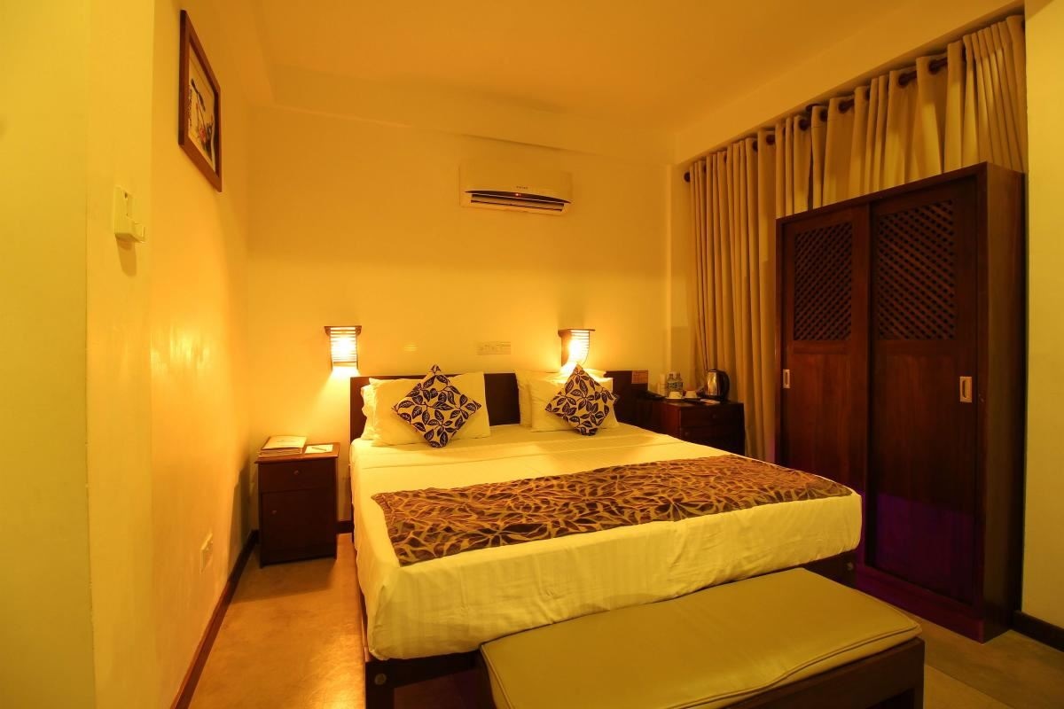 rooms-standard-land-view