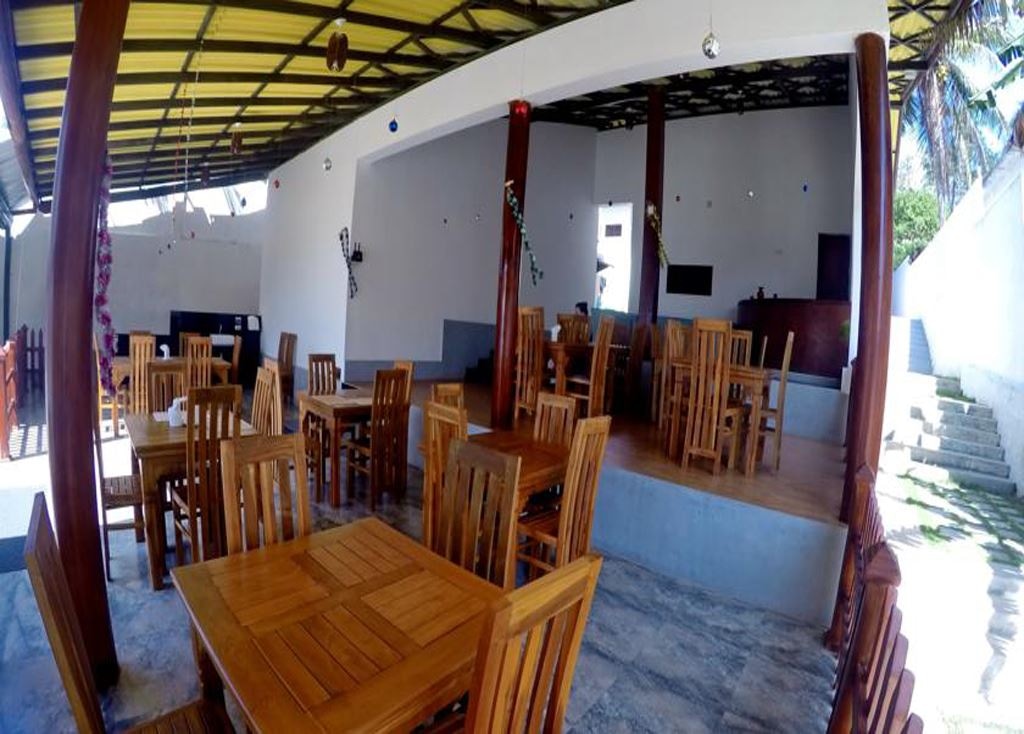 restaurants-ramon-beach-resort