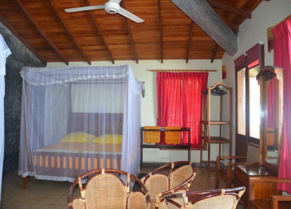 rooms-honeymoon-suite