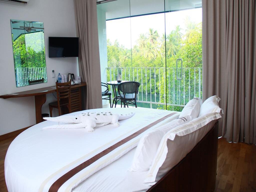 rooms-honeymoon-suite