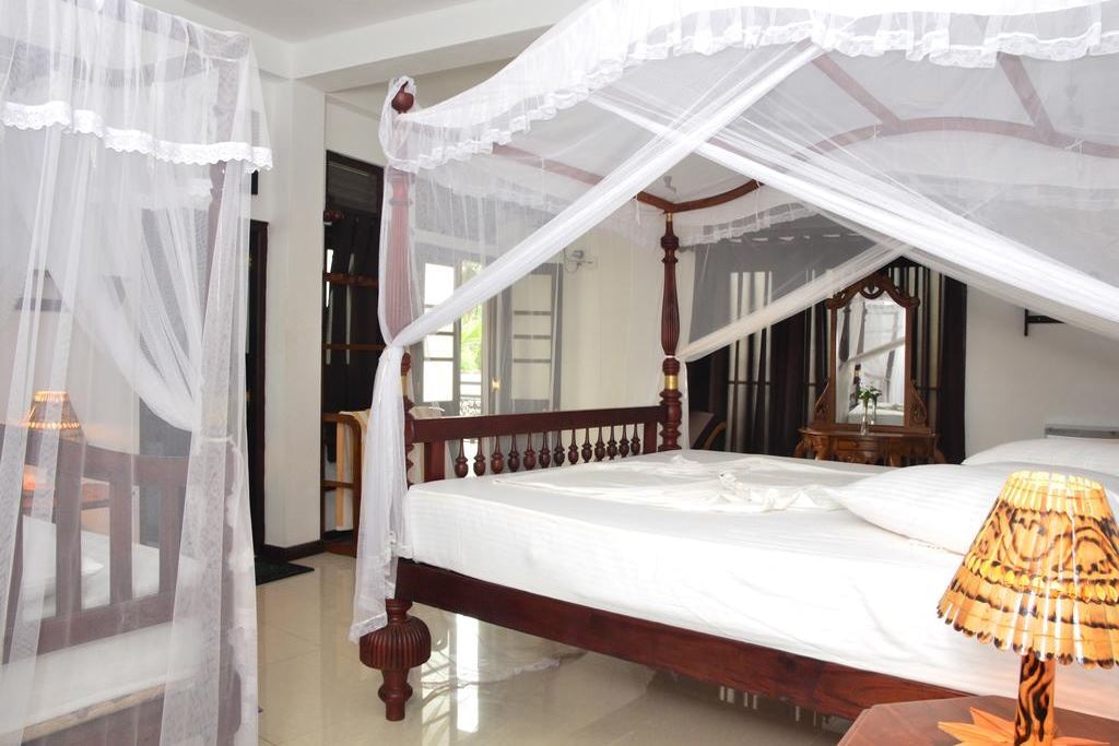 rooms-apartment-with-terrace