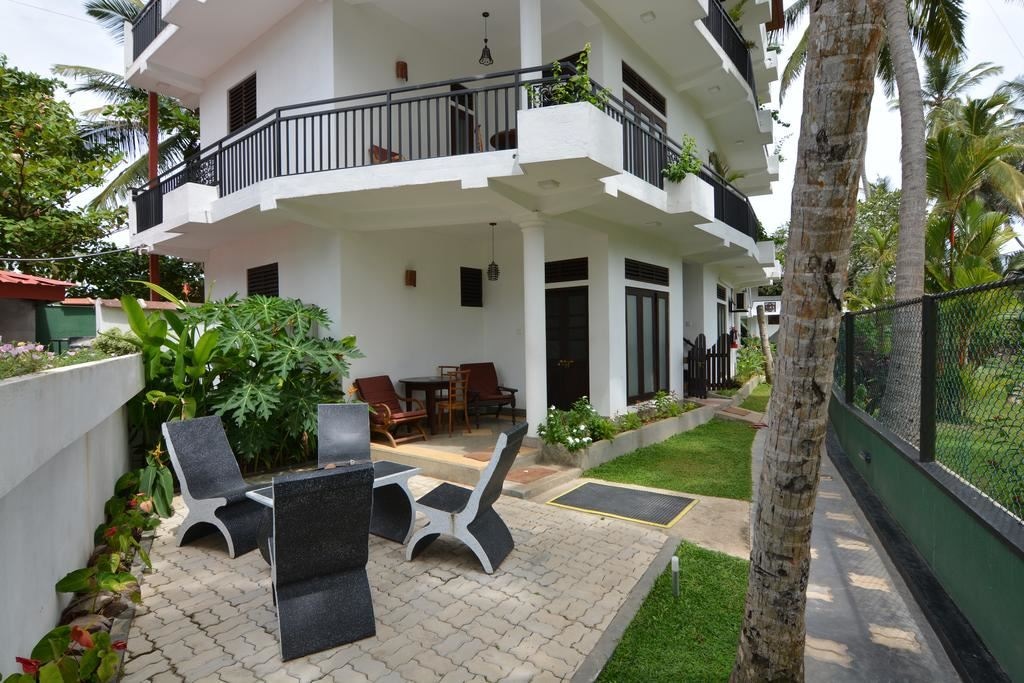 rooms-apartment-with-terrace