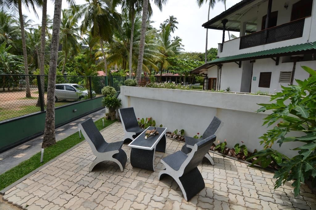 rooms-apartment-with-terrace