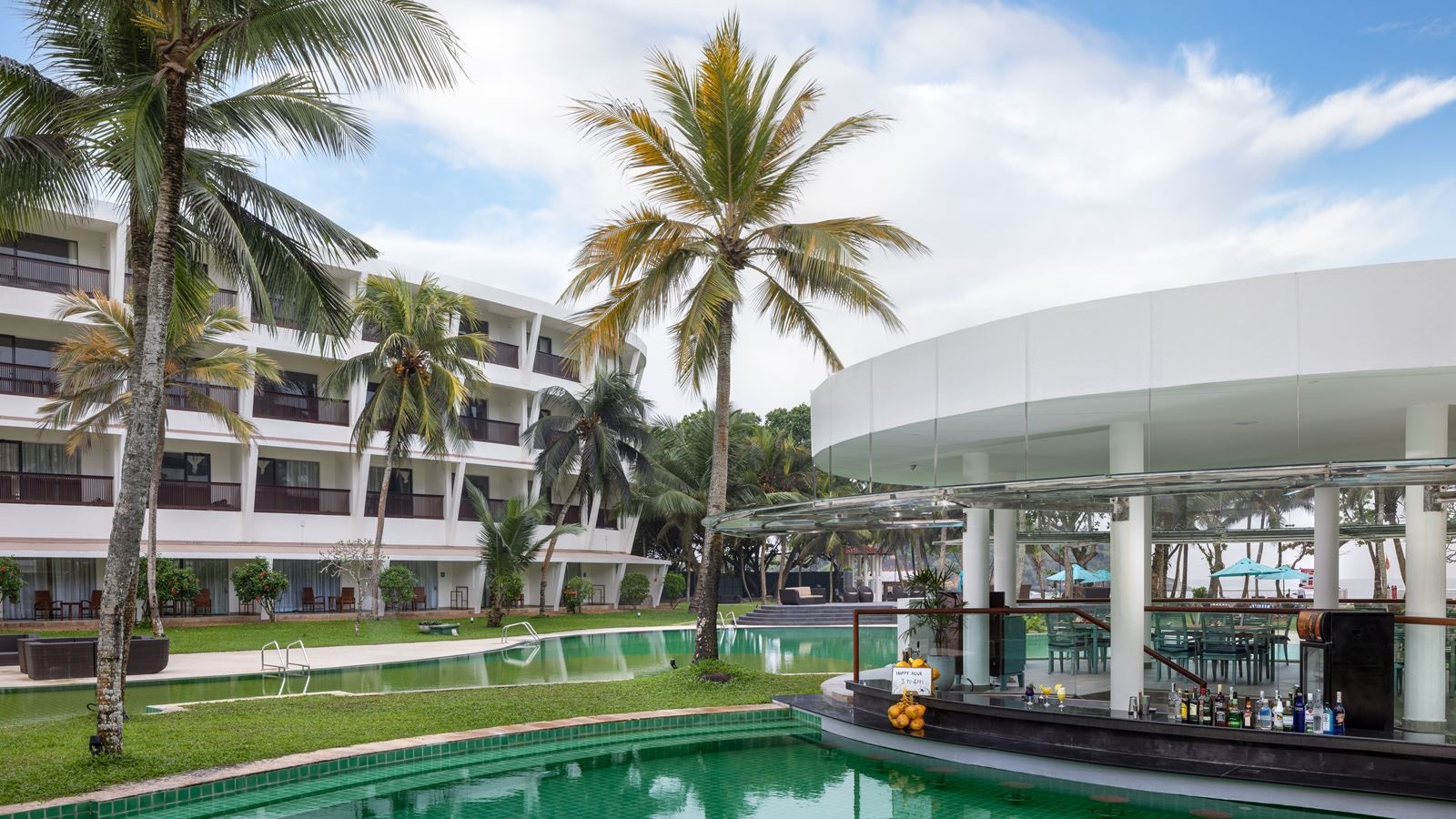 bars-splash-pool-bar