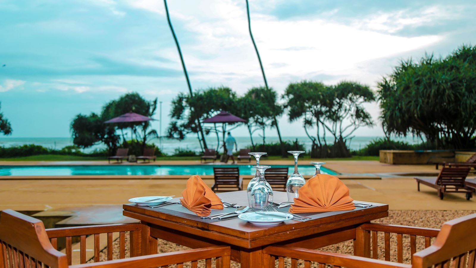 restaurants-restaurant