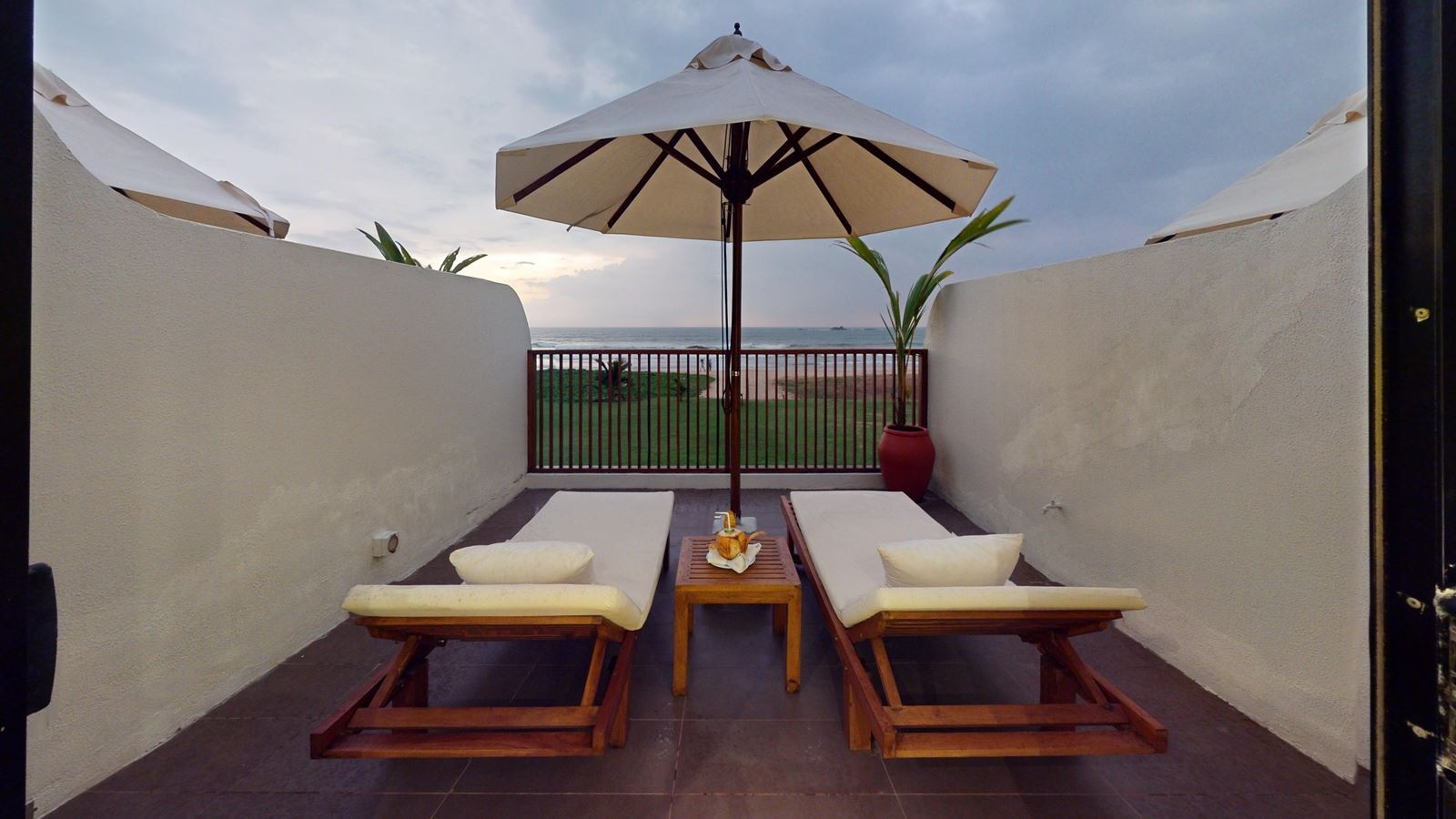 rooms-premier-balcony-sea-view-room