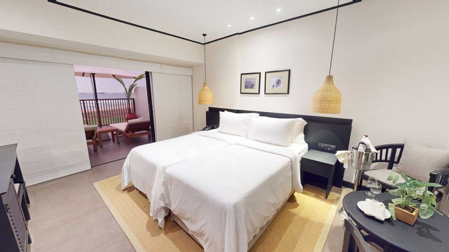 rooms-premier-balcony-sea-view-room