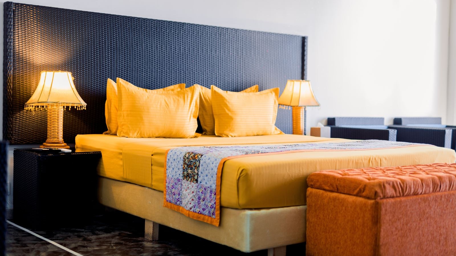 rooms-deluxe-king-suite