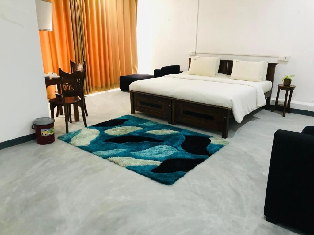 rooms-standard-room-with-city-view-and-balcony