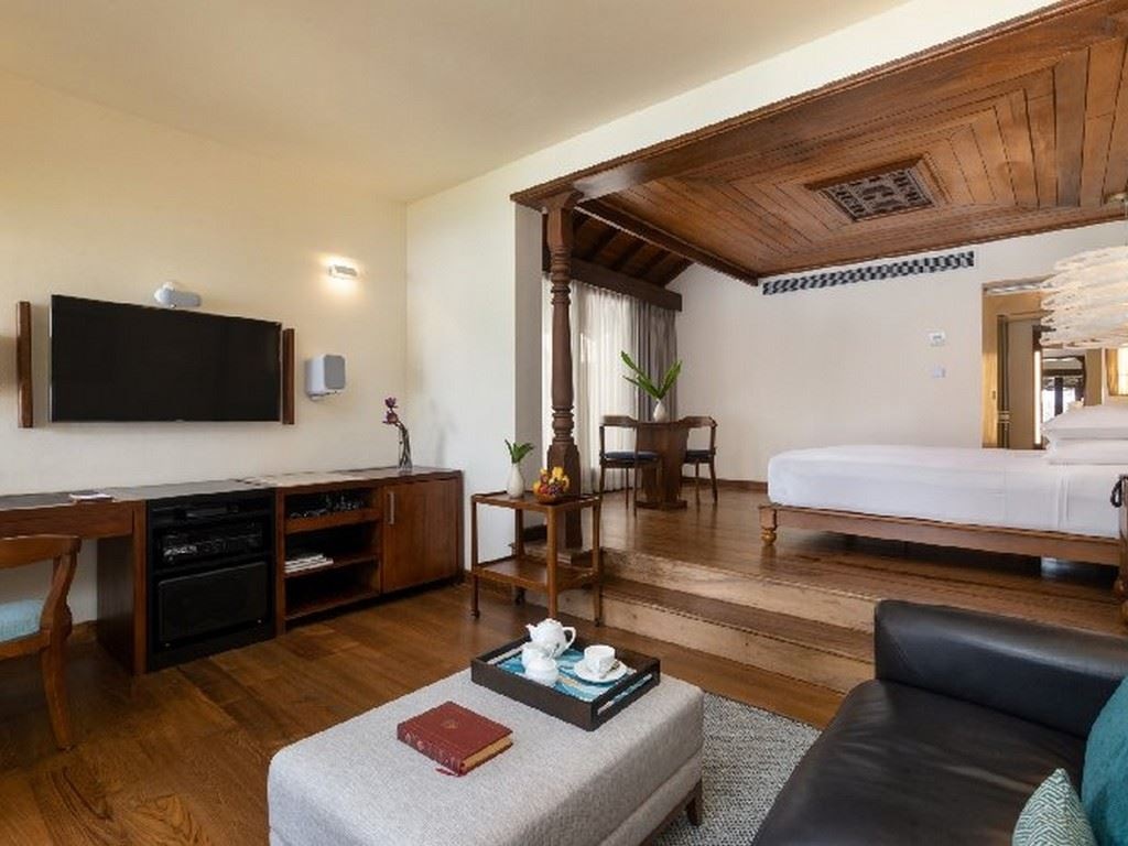 rooms-deluxe-suite-with-pool