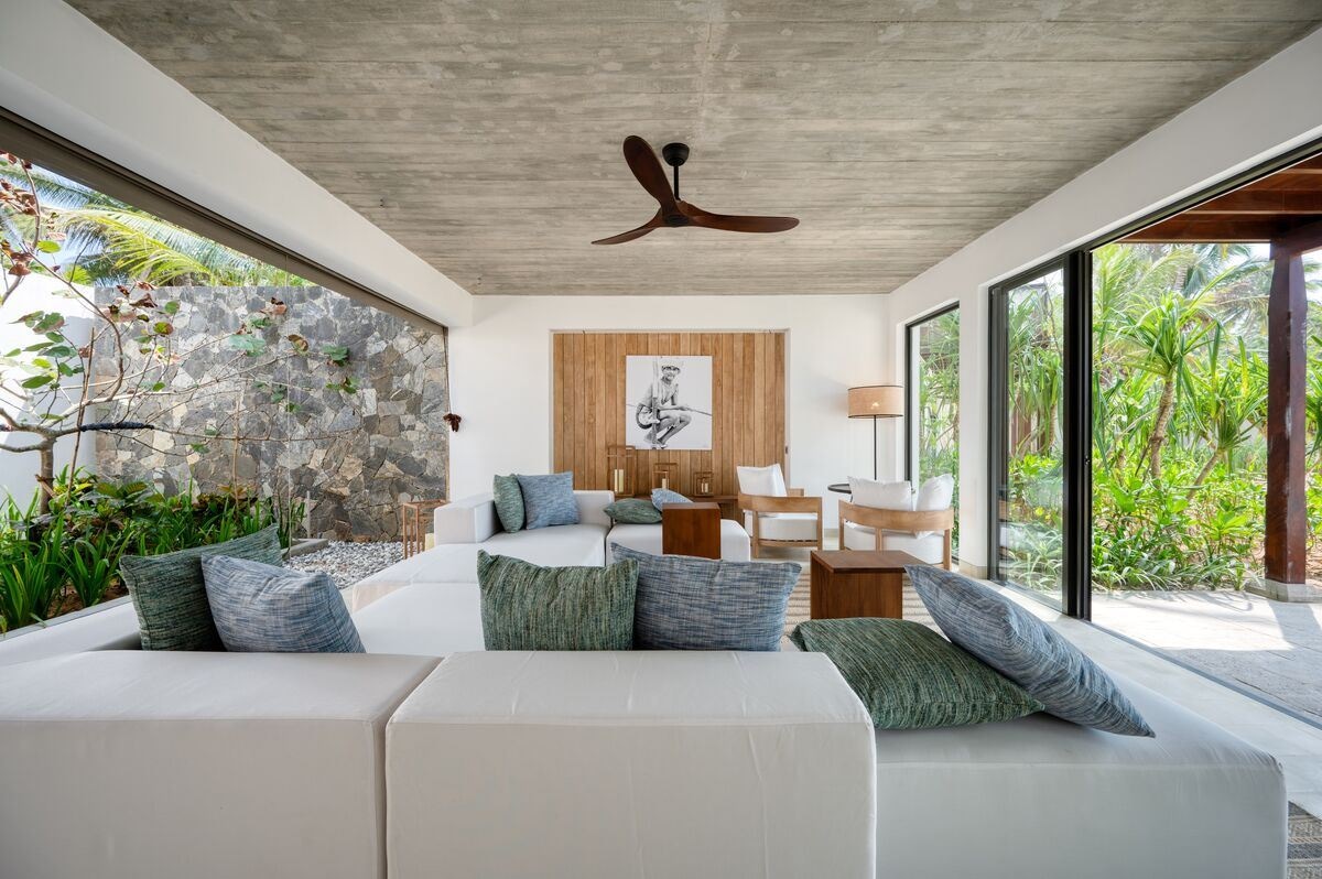 rooms-bay-view-pool-residence