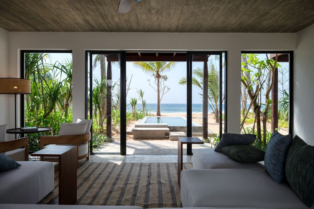 rooms-bay-view-pool-residence