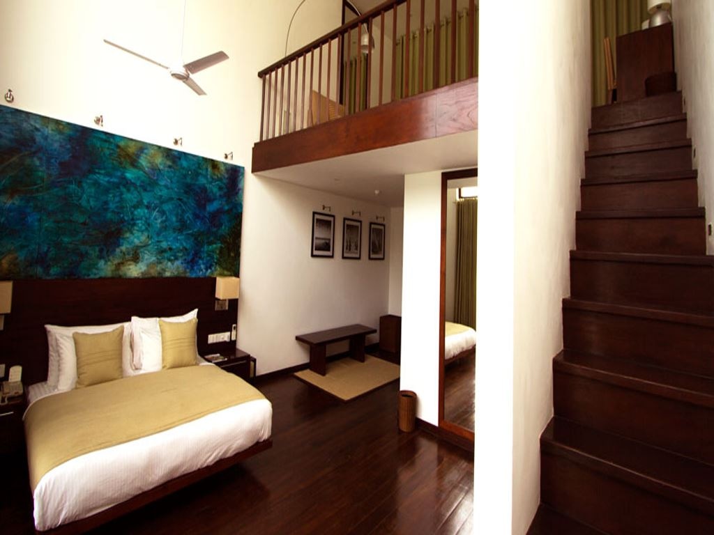 rooms-deluxe-suites-with-atic