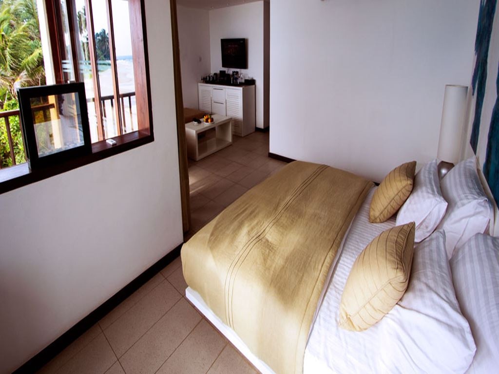 rooms-rose-petal-suites-with-plunge-pool