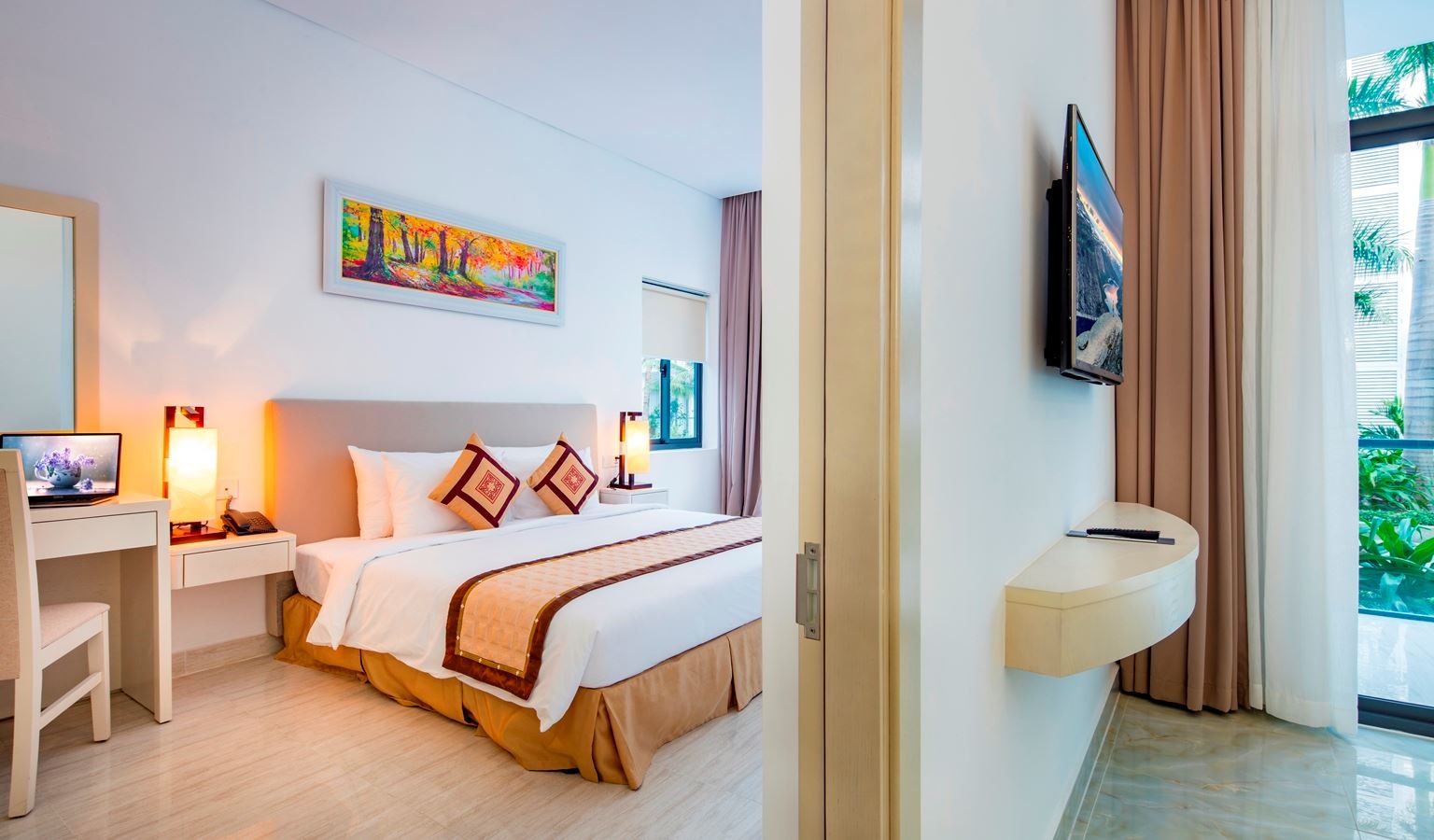 rooms-balcony-2-bedrooms-apartment-with-garden-view