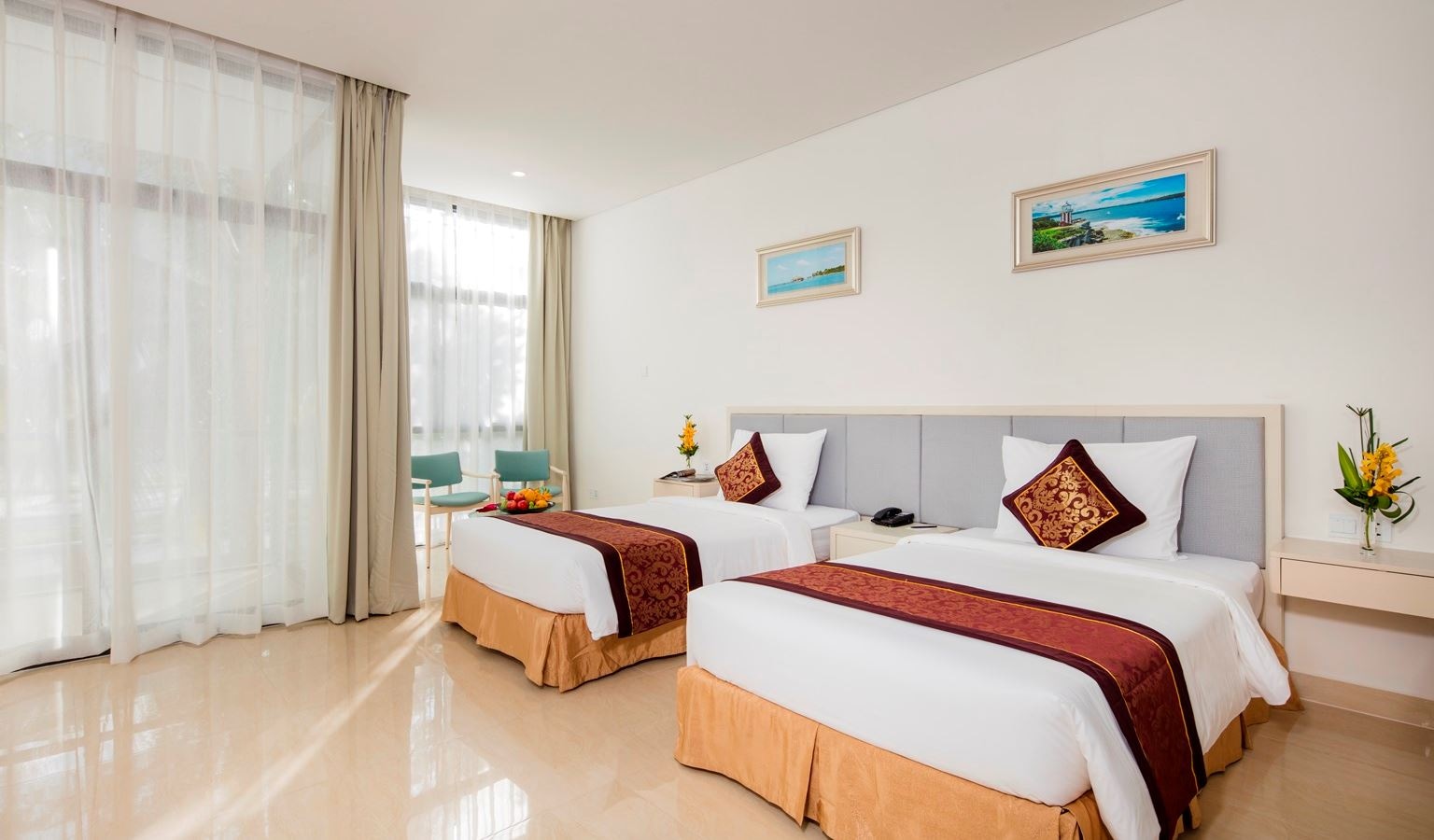 rooms-balcony-1-bedroom-apartment-with-garden-view