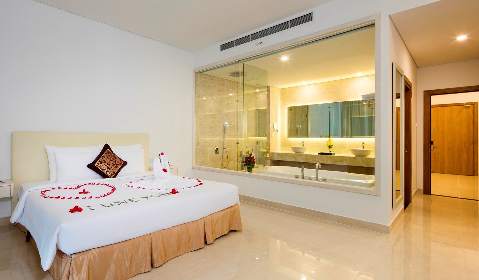 rooms-balcony-1-bedroom-apartment-with-garden-view