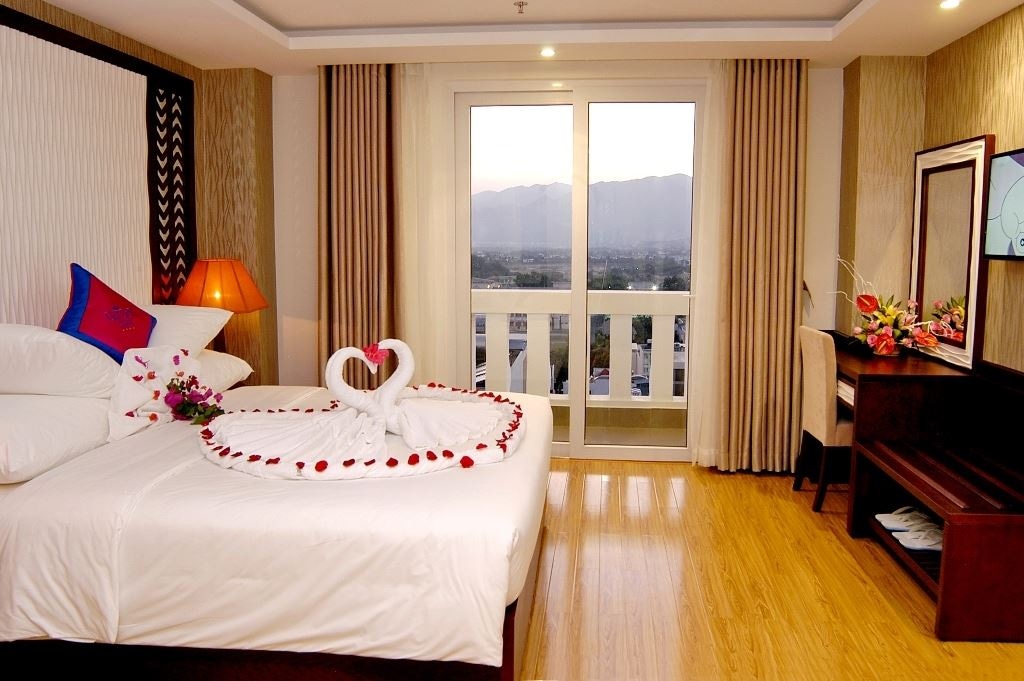 rooms-senior-deluxe-with-balcony