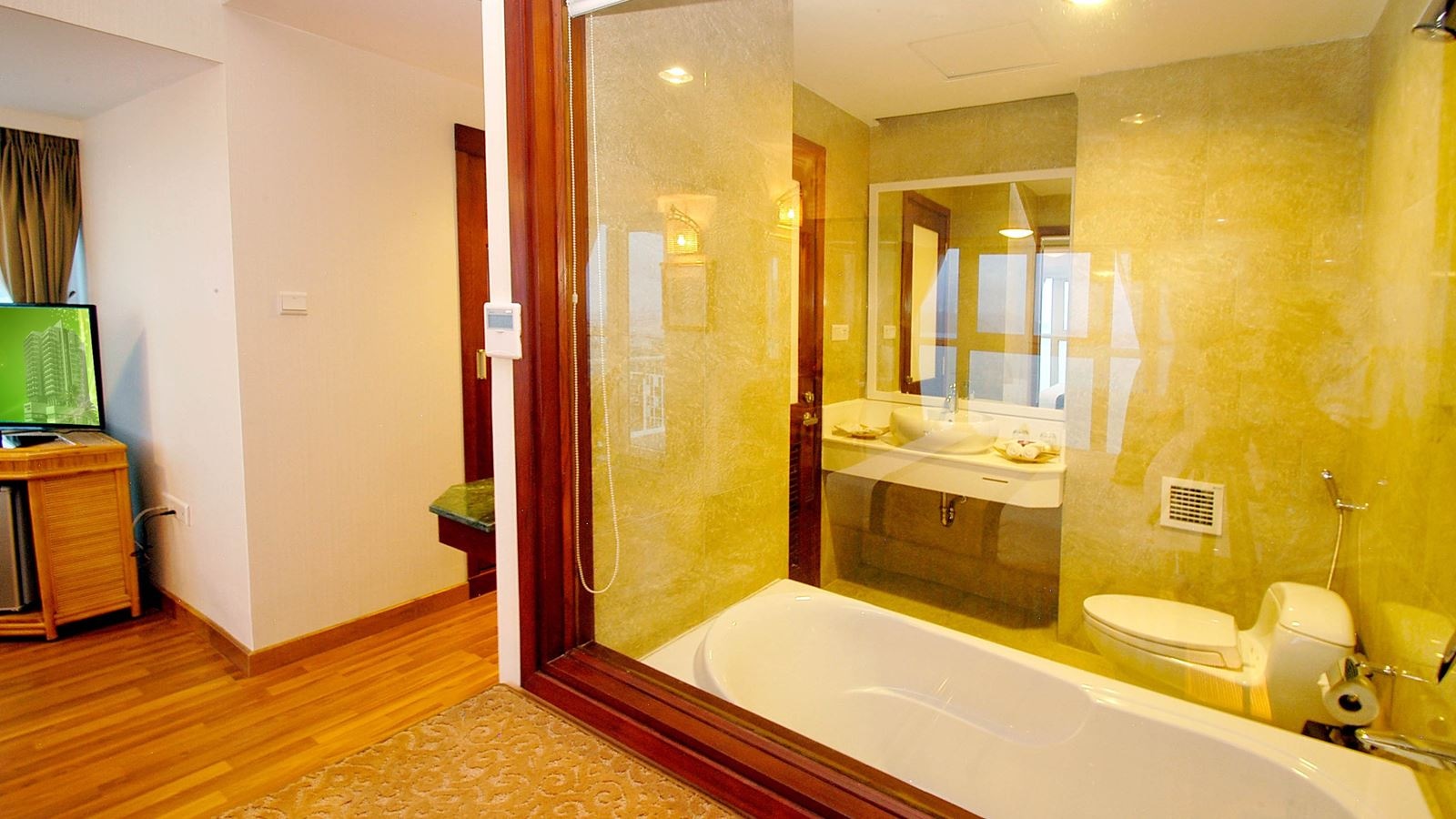 rooms-premier-suite-sea-view-with-balcony