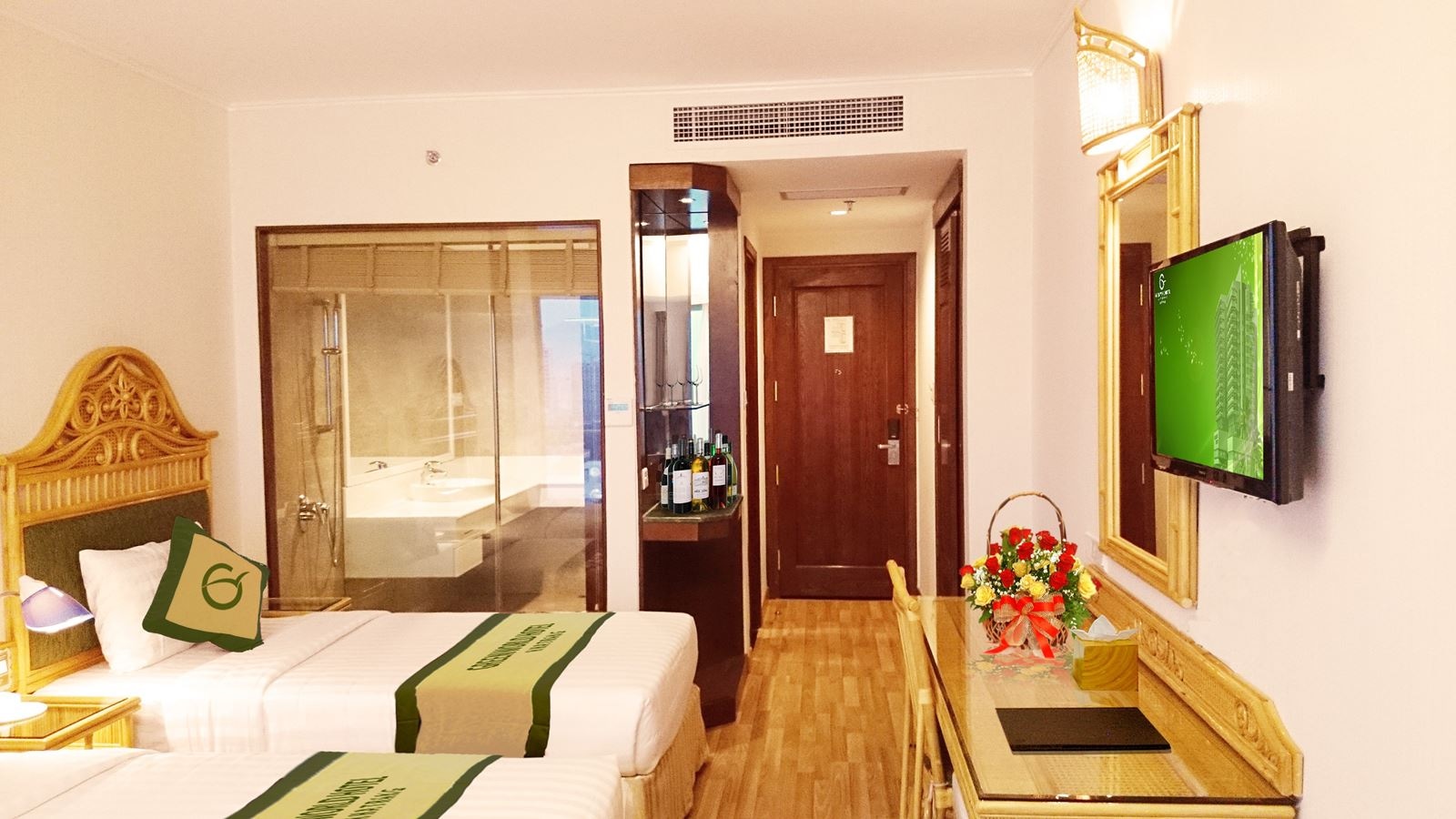 rooms-deluxe-with-balcony