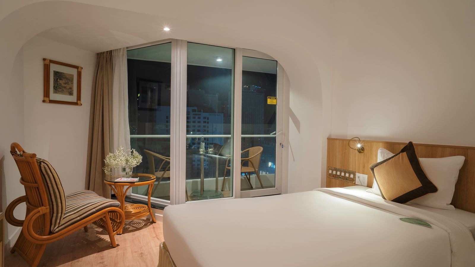rooms-deluxe-partial-sea-view-with-balcony
