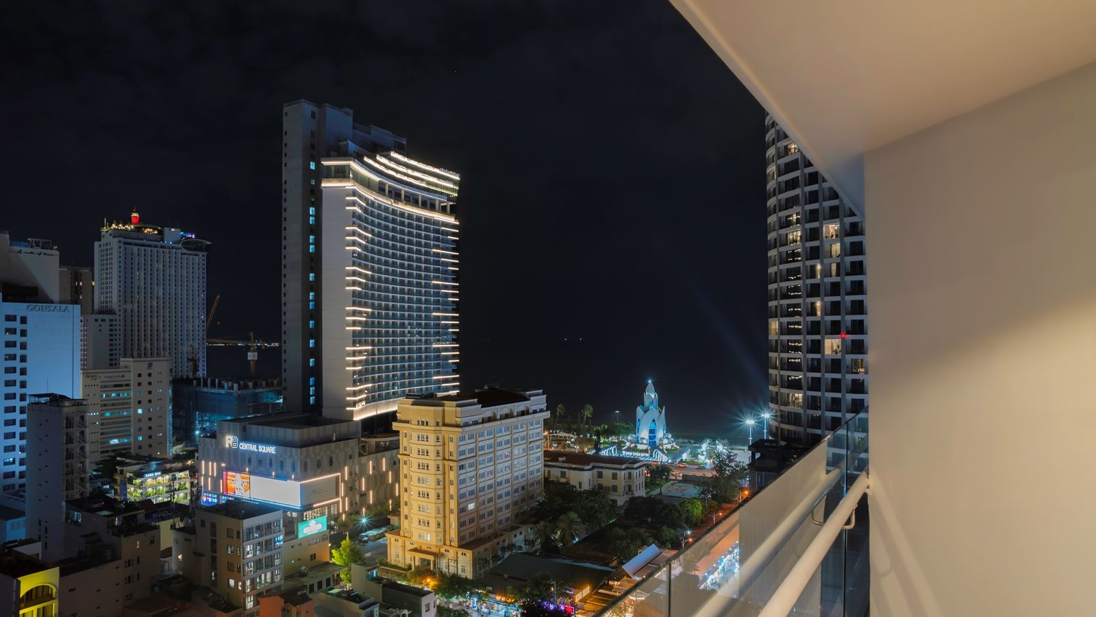 rooms-deluxe-partial-sea-view-with-balcony-child-without-extra-bed