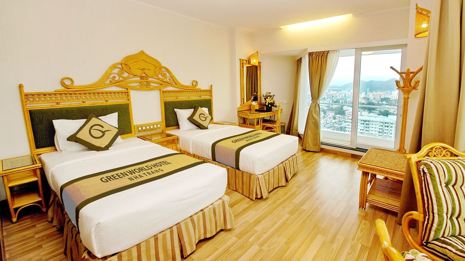 rooms-senior-deluxe-sea-view-with-balcony-child-without-extra-bed