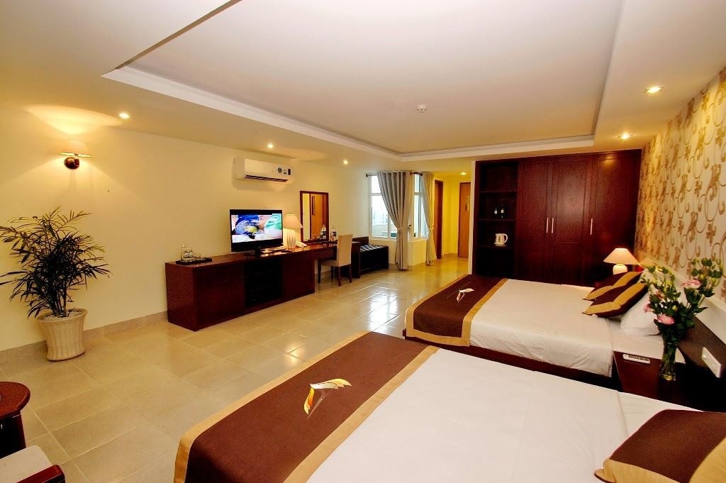 rooms-deluxe-room-city-view-with-balcony