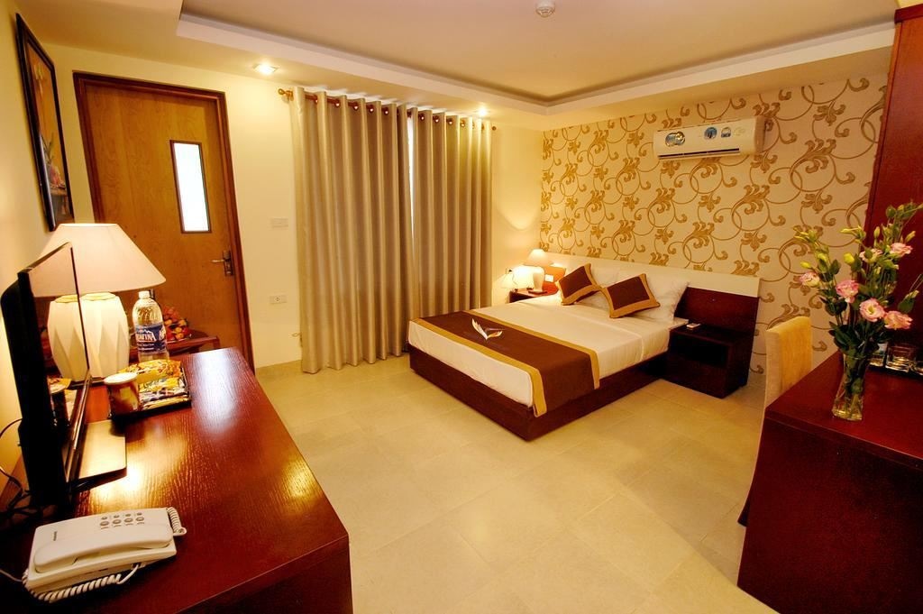 rooms-suite-city-view-with-balcony