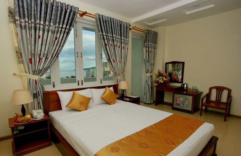 rooms-deluxe-city-view