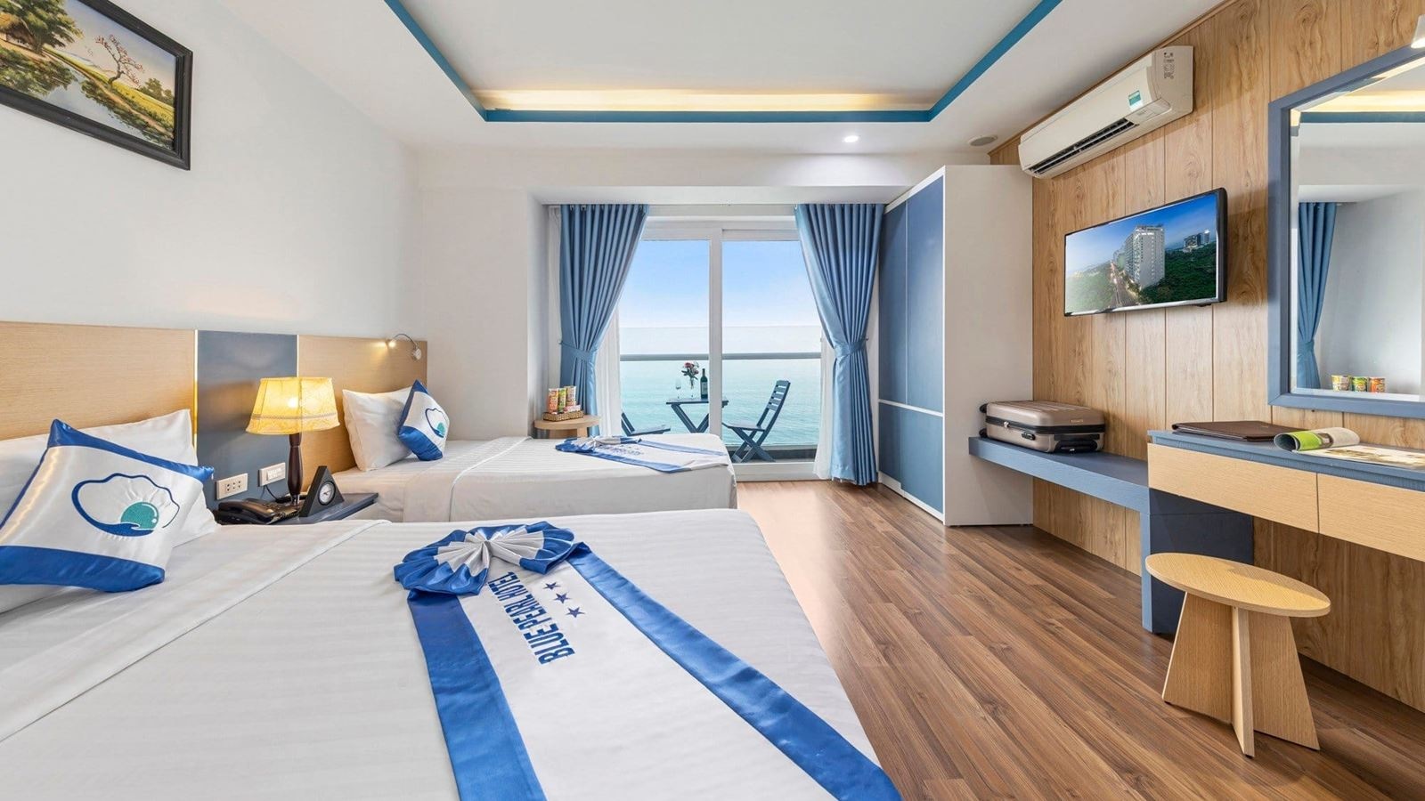 rooms-deluxe-sea-view-with-balcony-child-without-extra-bed
