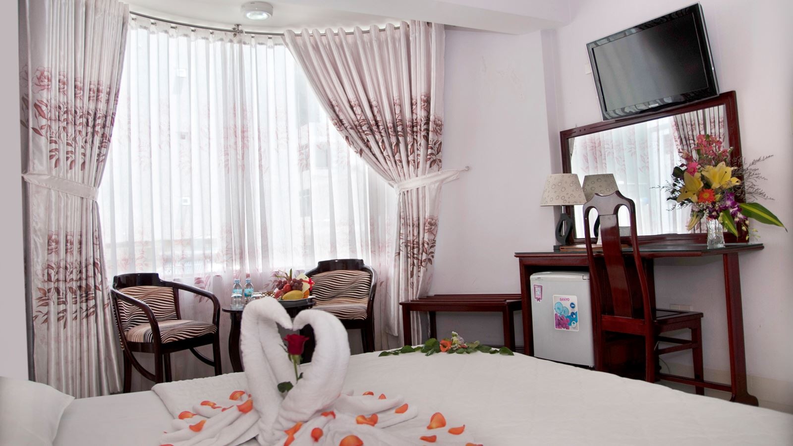 rooms-senior-deluxe-room
